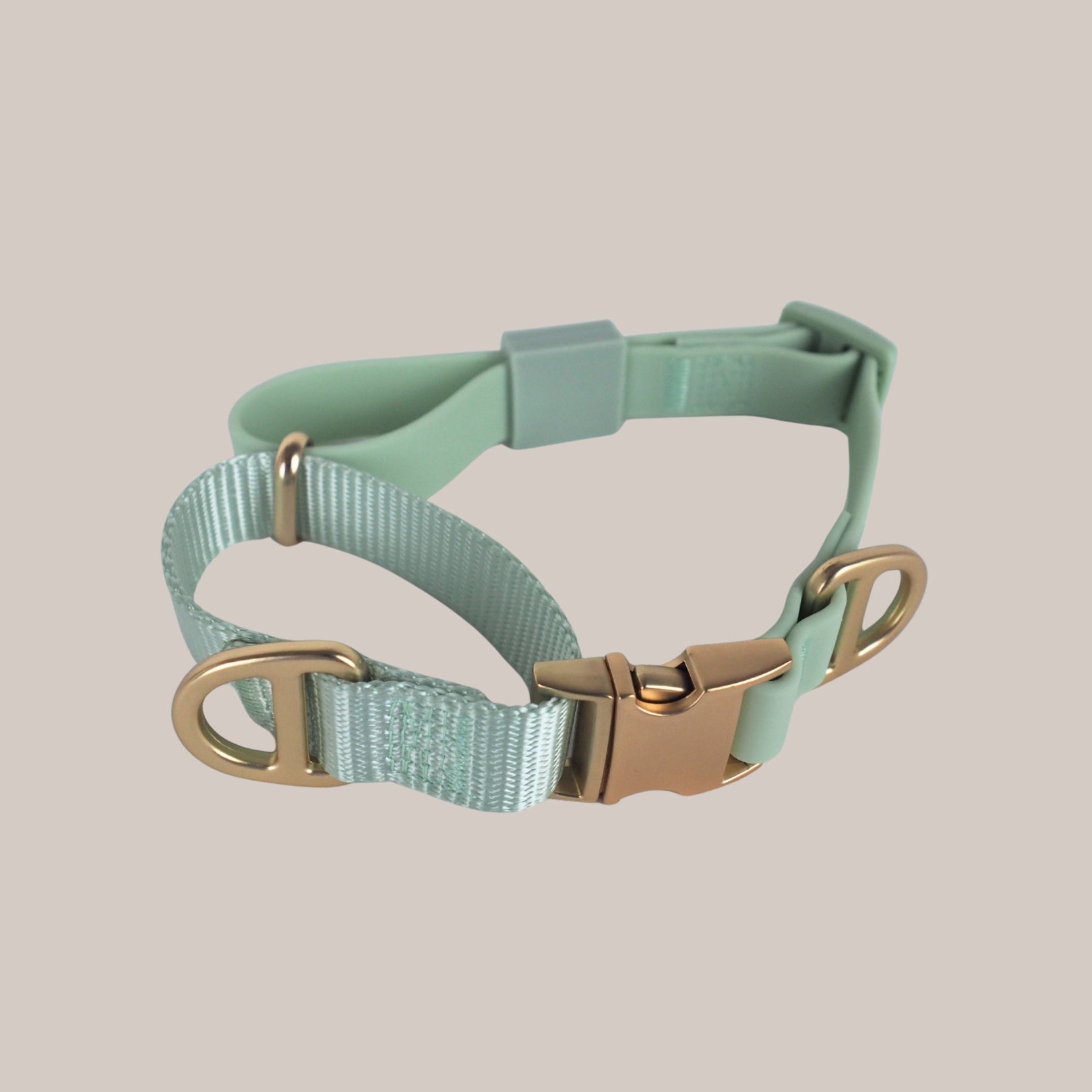 Komu Martingale Collar