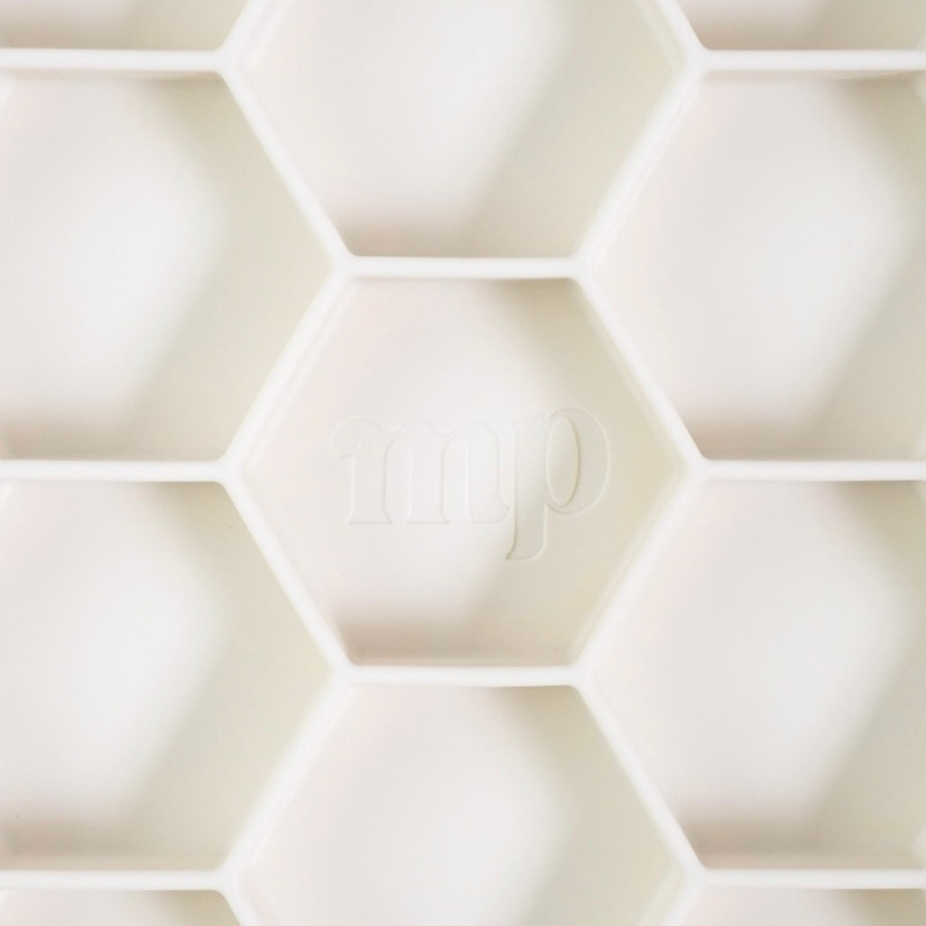 Honeycomb Hub Slow Feeder - Cream