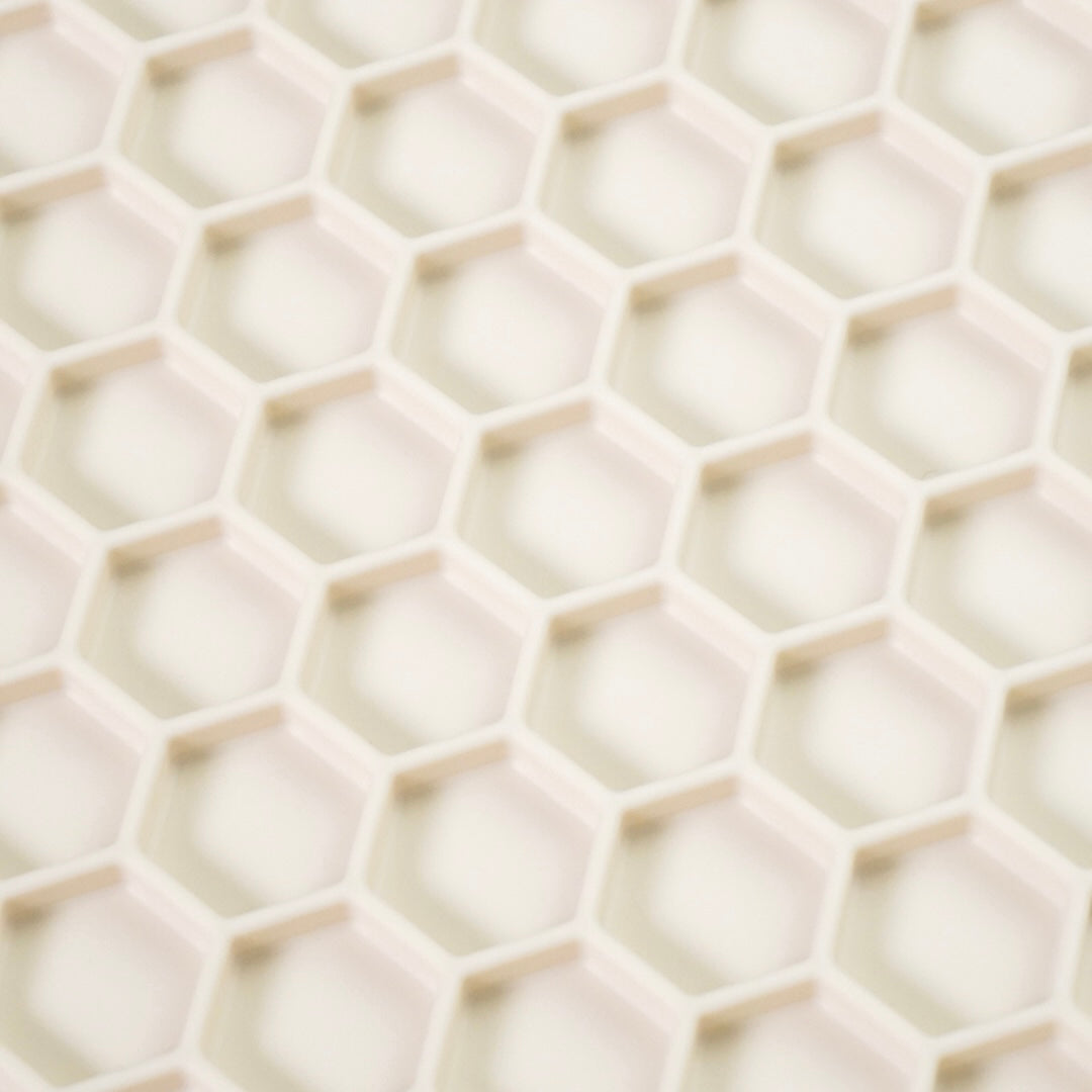 Honeycomb Hub Slow Feeder - Cream