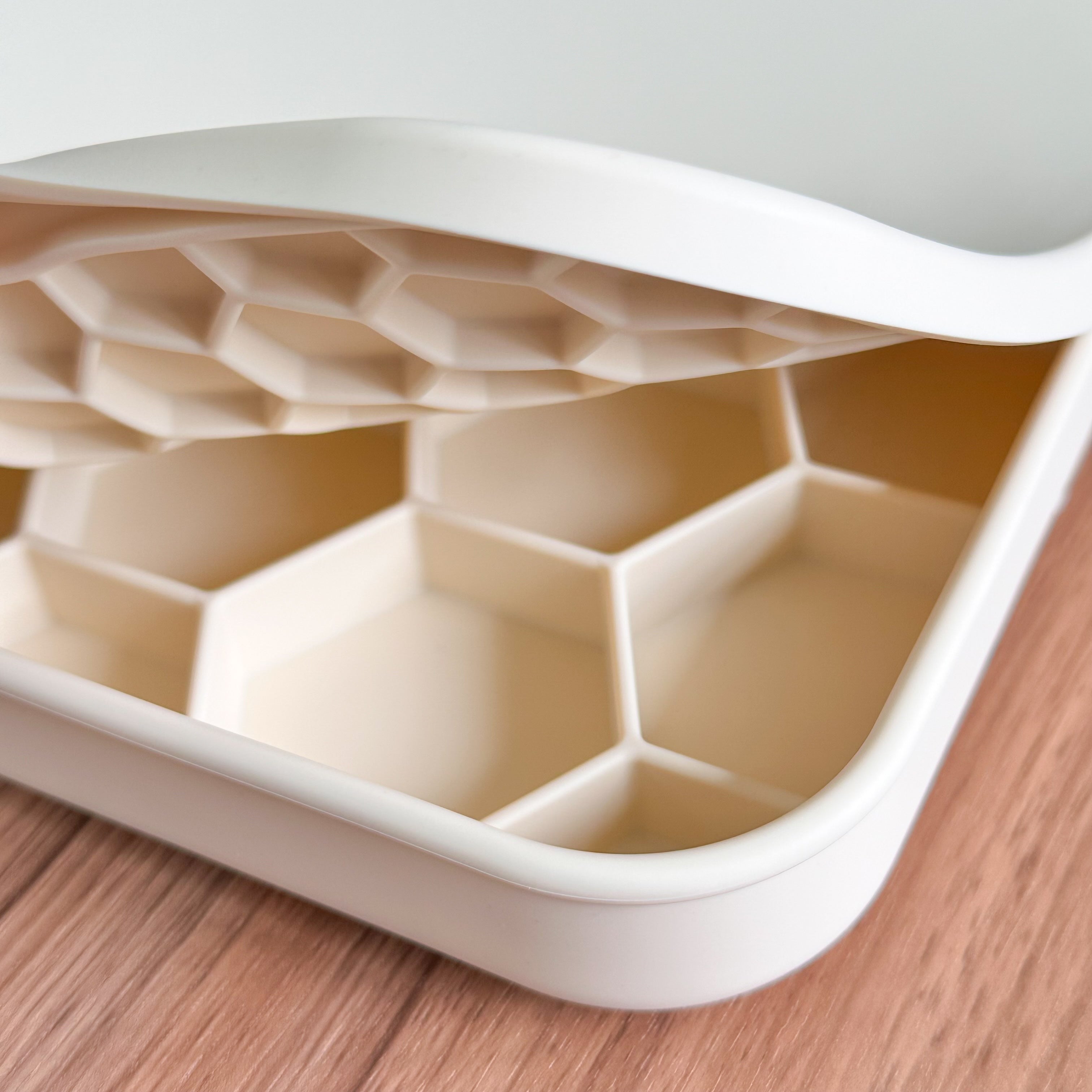 Honeycomb Hub Slow Feeder - Cream